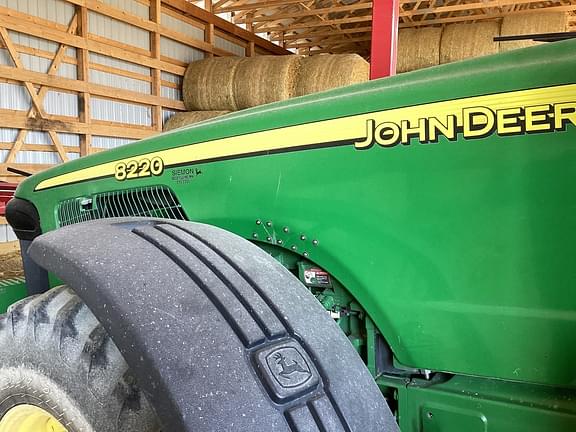 Image of John Deere 8220 equipment image 4