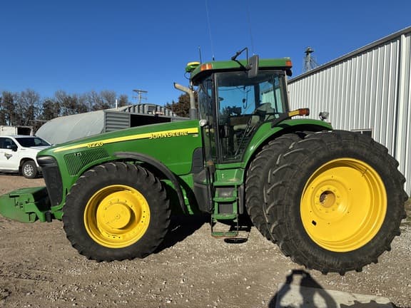 Image of John Deere 8220 equipment image 2