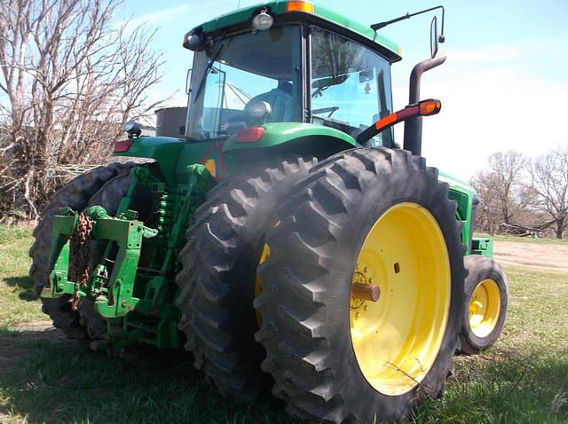 Image of John Deere 8220 equipment image 4