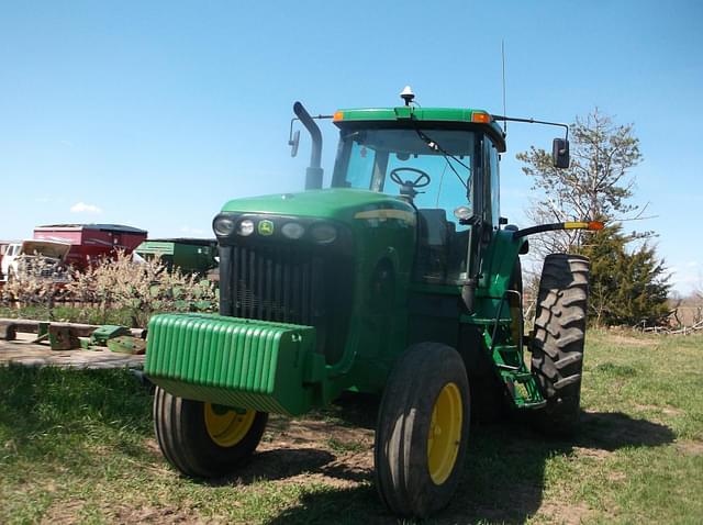 Image of John Deere 8220 equipment image 1