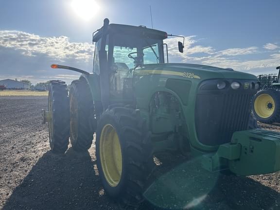 Image of John Deere 8320 equipment image 1