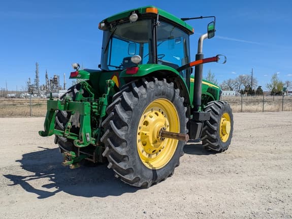 Image of John Deere 8320 equipment image 4