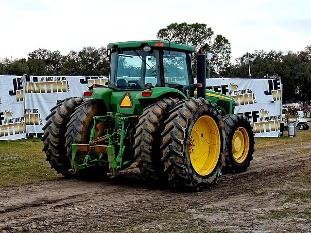 Image of John Deere 8320 equipment image 4