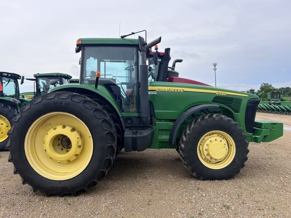 Image of John Deere 8320 equipment image 1