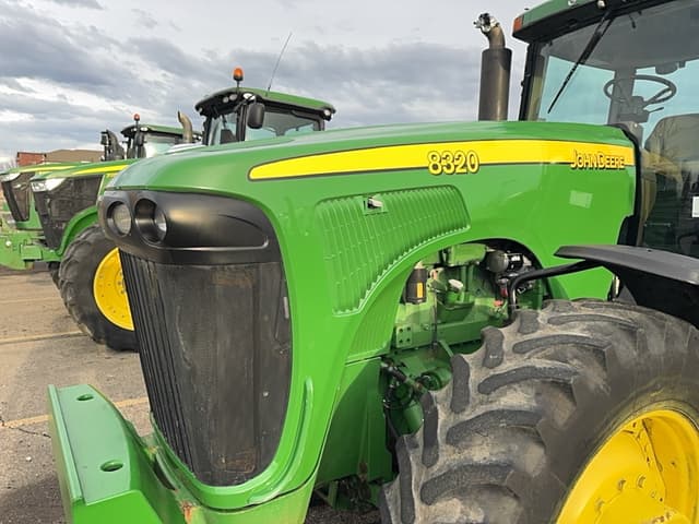 Image of John Deere 8320 equipment image 2