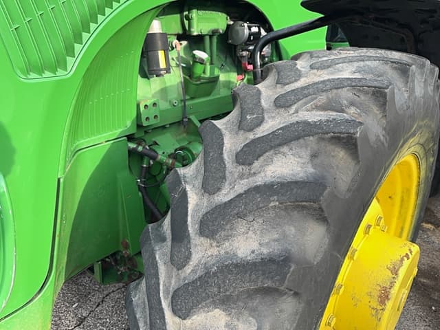 Image of John Deere 8320 equipment image 4
