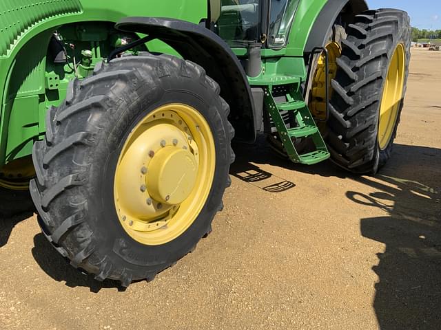 Image of John Deere 8320 equipment image 3