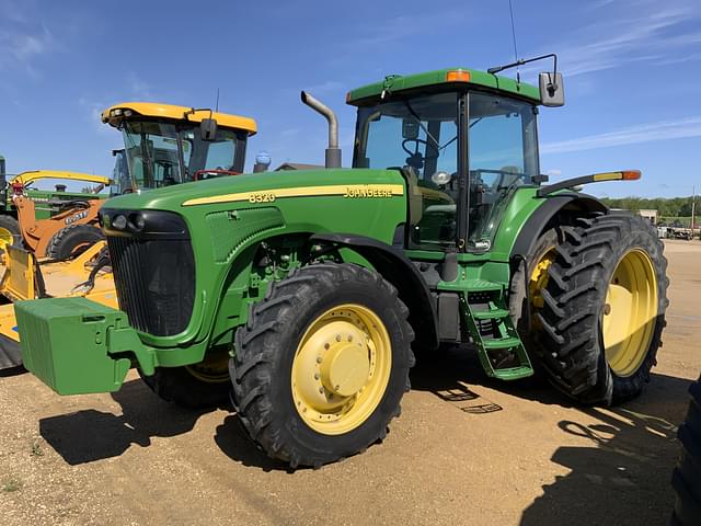 Image of John Deere 8320 equipment image 2