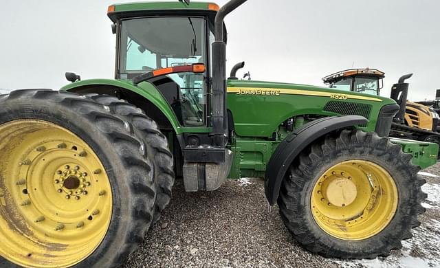 Image of John Deere 8320R equipment image 3