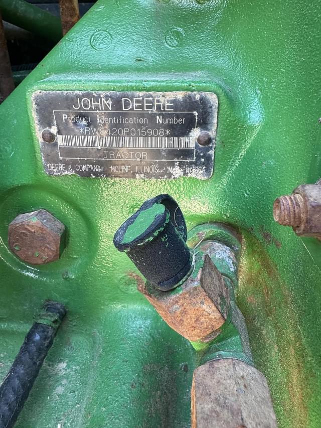 Image of John Deere 8420 equipment image 2