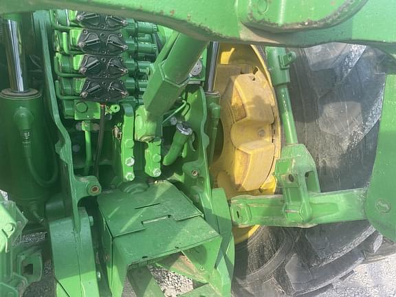 Image of John Deere 8420 equipment image 4