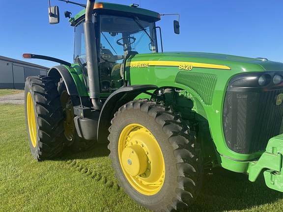 Image of John Deere 8420 equipment image 1