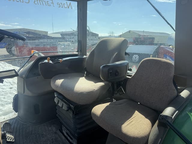 Image of John Deere 8420 equipment image 4