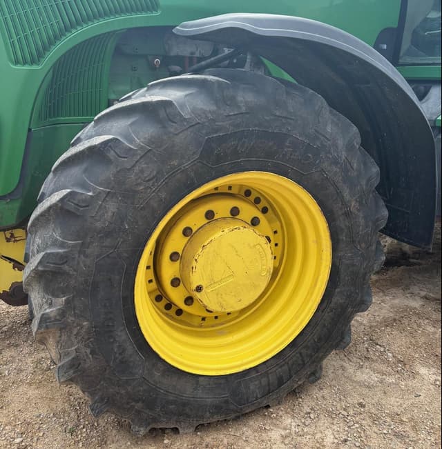 Image of John Deere 8420 equipment image 2