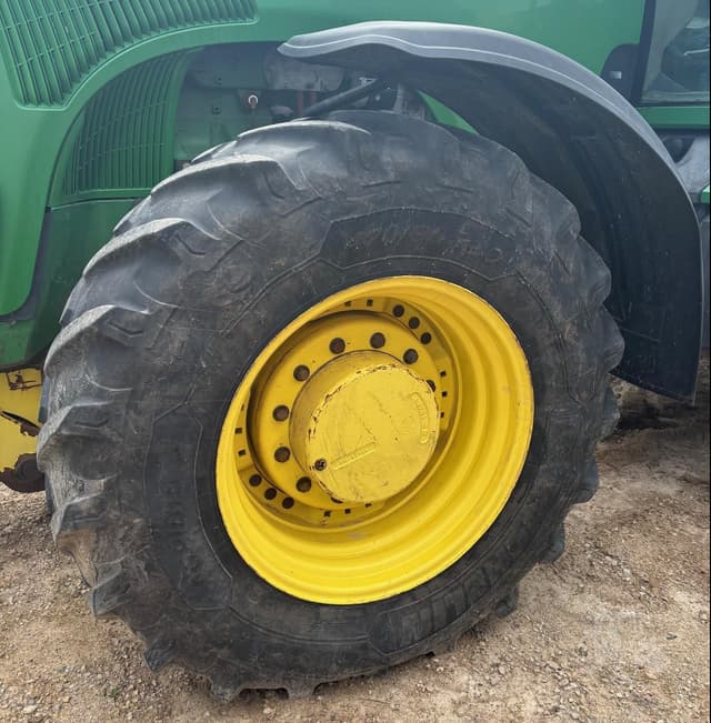 Image of John Deere 8420 equipment image 2