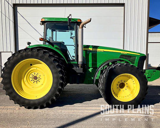 Image of John Deere 8520 equipment image 1