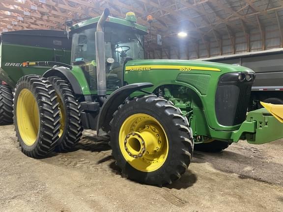Image of John Deere 8520 equipment image 1