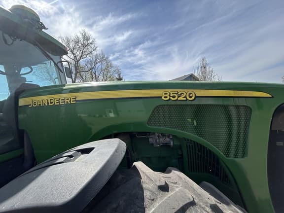 Image of John Deere 8520 equipment image 4