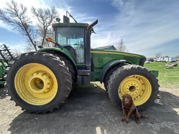 Image of John Deere 8520 equipment image 1