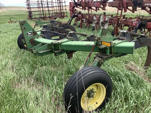 Image of John Deere 910 equipment image 1