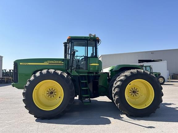 Image of John Deere 9220 equipment image 1