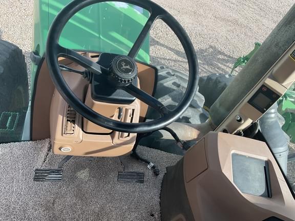 Image of John Deere 9220 equipment image 3