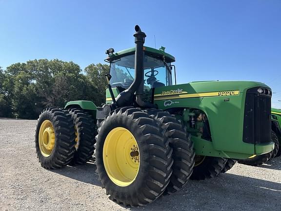 Image of John Deere 9220 equipment image 1