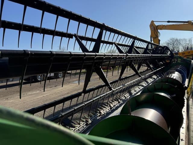 Image of John Deere 925F equipment image 3