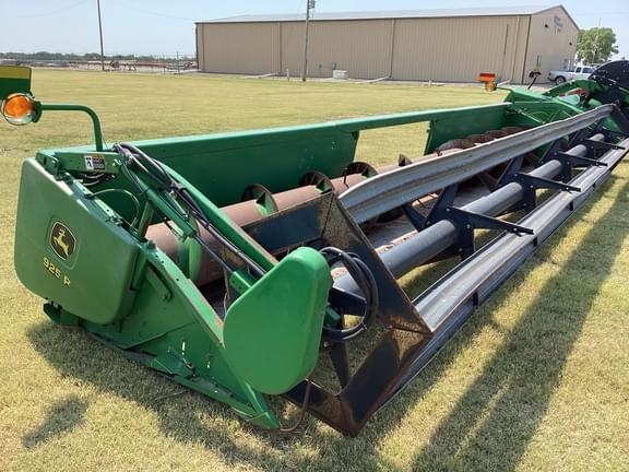 Image of John Deere 925R equipment image 1