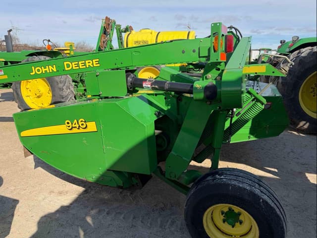 Image of John Deere 946 equipment image 4