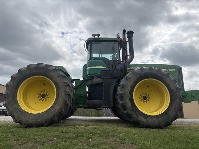 Image of John Deere 9520 equipment image 1