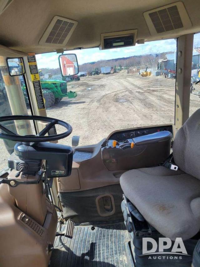 Image of John Deere 9520 equipment image 2