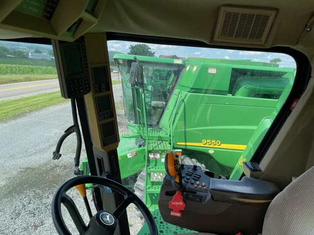 Image of John Deere 9550 equipment image 2