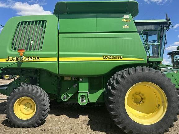 Image of John Deere 9750 STS equipment image 4