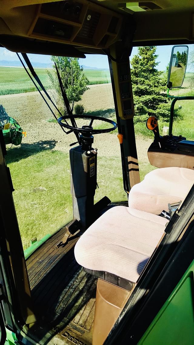 Image of John Deere 9760 STS equipment image 4