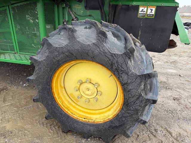 Image of John Deere 9760 STS equipment image 2