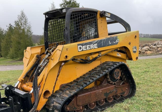 Image of John Deere CT332 equipment image 1