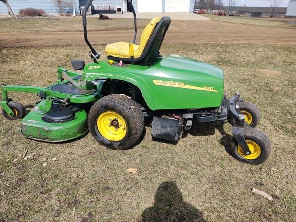 Main image John Deere F687