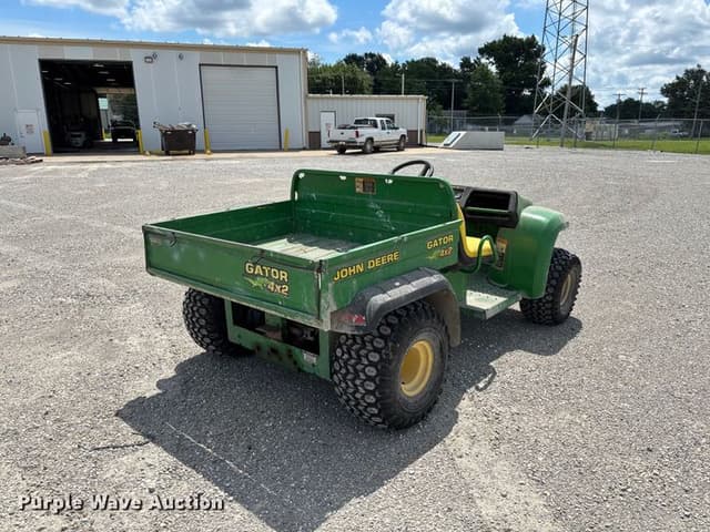 Image of John Deere Gator 4X2 equipment image 4