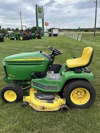 2003 John Deere GT235 Equipment Image0