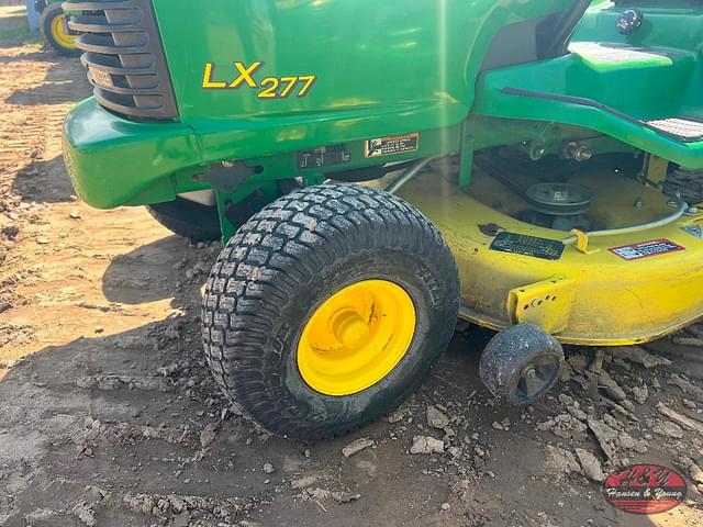 Image of John Deere LX277 equipment image 2