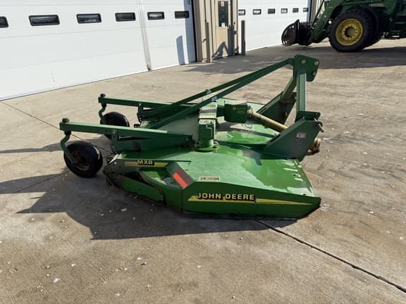 Image of John Deere MX8 equipment image 1
