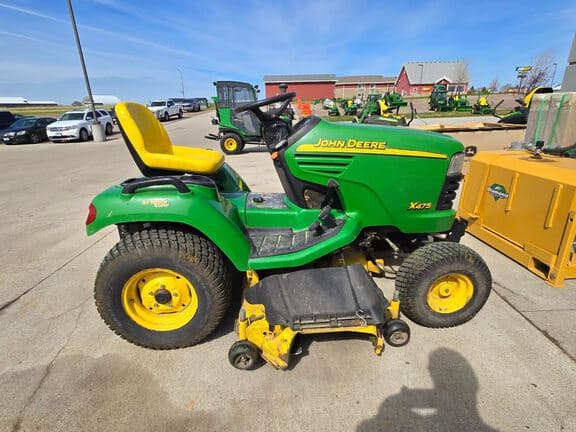 Image of John Deere X475 equipment image 4