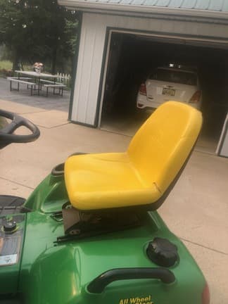 Image of John Deere X485 equipment image 2