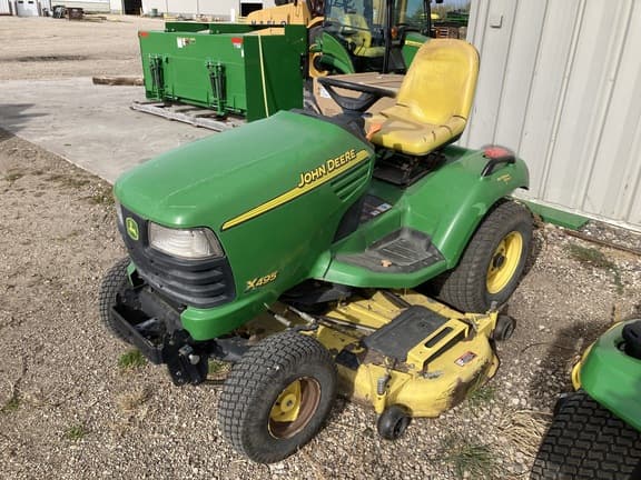 Image of John Deere X495 equipment image 3