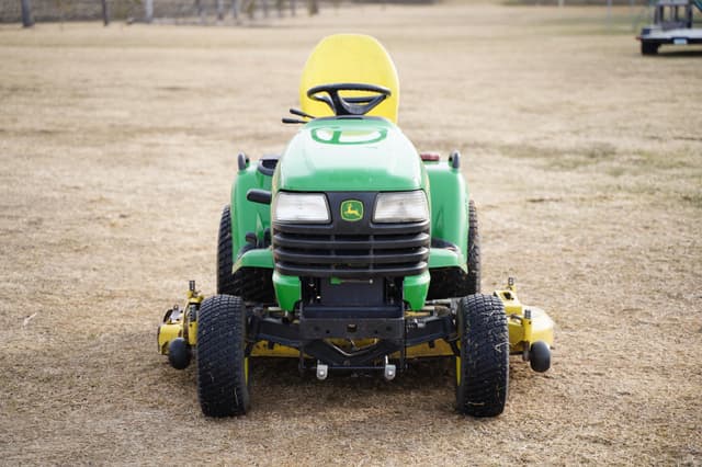 Image of John Deere X495 equipment image 1