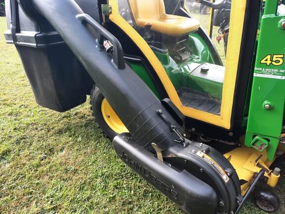 Image of John Deere X585 equipment image 4