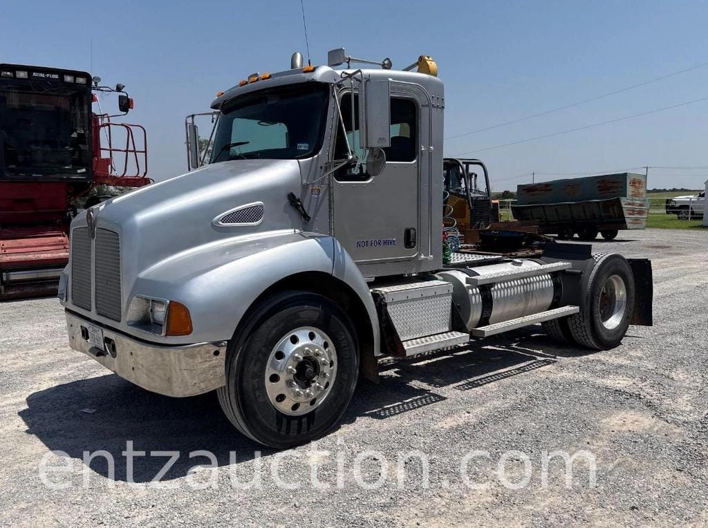 2003 Kenworth T-300 Equipment Image0