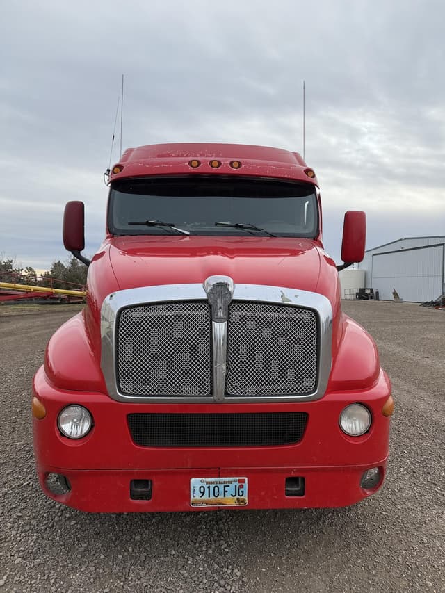 Image of Kenworth T2000 equipment image 1