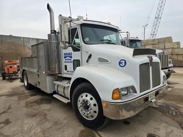 Image of Kenworth T300 equipment image 2